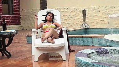 Sexy Housewife Seduced Young boy in Swimming Pool
