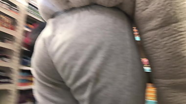 Juicy Indian vpl ass in sweatpants