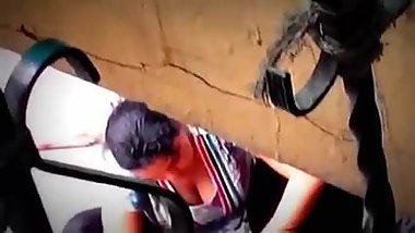 Sonia Singh Kapde dhote hue 2