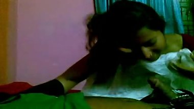 Sexy Indian College Babe Giving Blowjob 2016