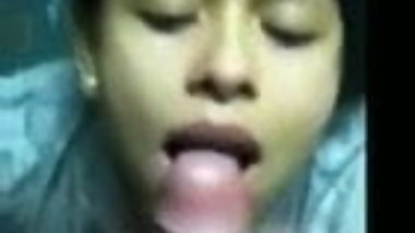 desi girl sucking uncut h cock taking facial