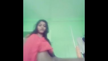 Desi teen singing nude