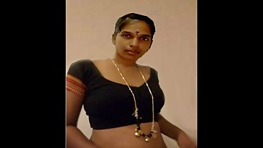 Indian Aunty Hot Boobs