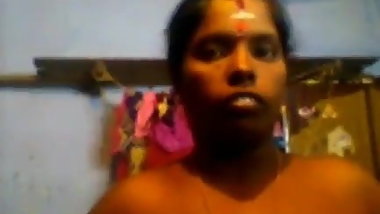 Tamil housewife boobs press