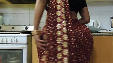 Indian bhabhi's HUGE ass 2