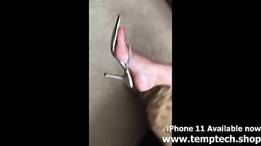 Indian feet in sexy gold thong heels in saree with anklets - FOOT FETISH