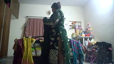 Hot aunty caught on hidden cam