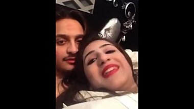 Desi Couple KIssing and Fucking MMS