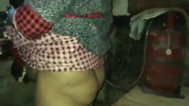 bbw aunty let them record her ass