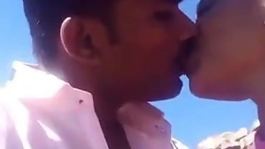 22 college gf lip lock