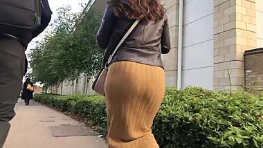 Round juicy Indian bubble butt eatin up dress