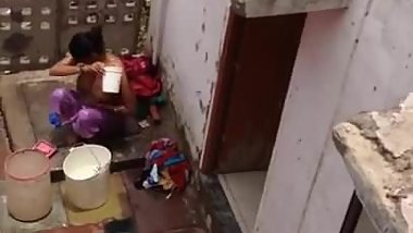 Neighbour Bath 01