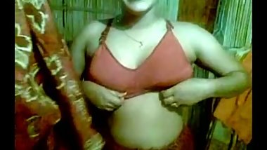 Cute Indian Girl Expose Her Hot Boobs