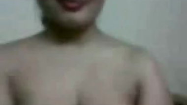 Hot & Sexy Busty Aunty Show herself to her BF