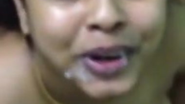 Horny desi indian nilufa bhabhi deepthroat blowjob