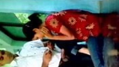 Bangladeshi Muslim girl Farzana fucking her bf secretlly