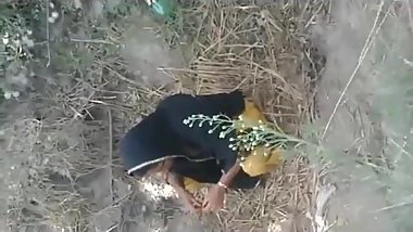 fucking neighbour bhabhi in the open field