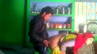 Desi married bhabhi salma cheating with neighbor bf mms kissing