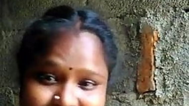 South indian tamil girl shows boob selfie for BF