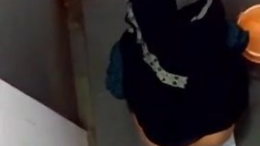 Hidden cam Burkha lady hot ass