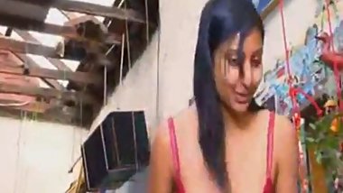 sri lankan girl shop 02