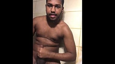 Je me branle sous la douche