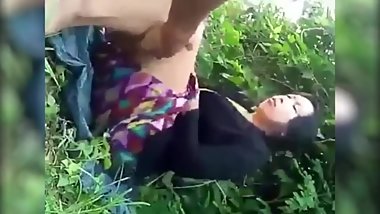 Nepali Bhotini Aunty, Jungle a¤?a¤° a¤›a?‡a¤‰a¤•a?‹ a¤­a?‹a?‡a¤Ya¤?a¤?a?€ a¤†a¤?a??a¤Ya?€a¤?a¤?a¤? a¤?a¤™a??a¤—a¤?a¤®a¤? a¤?a¤—a?‡a¤° a¤sa¤?a¤•a?‡a¤•a?‹