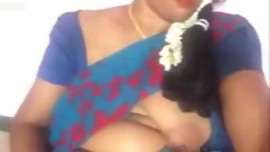 Indian anty masturbating herself
