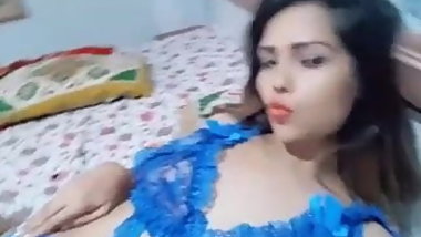 Desi Cute Teen Showing