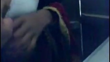 VILLAGE AUNTY SHOWING BOOBS