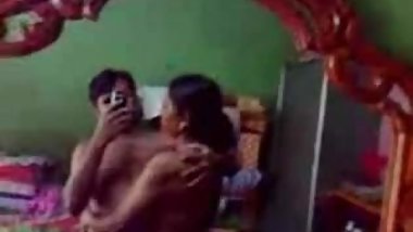Bangladeshi girlfriend strips exposing her voluptuous body