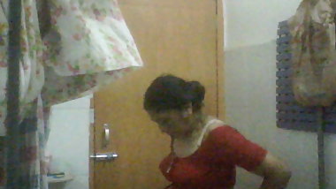 Sexy Mature Milf Mili Undressing her saree In Bathroom