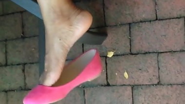 Guyanese woman flats dangle