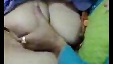 Hot Indian Aunty handover her HUGE SOFT Boobs to her BFfor massage