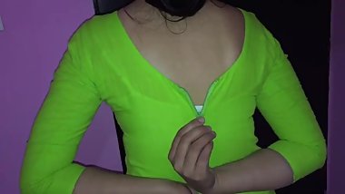 Hot Indian College Girl trying Hard help Her to Undress Me