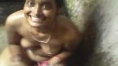 desi girl sucking when bathing and bf captured
