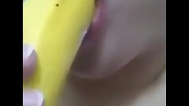 Suck banana