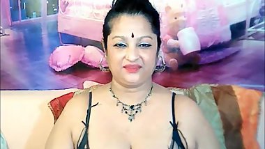 WEBCAM MATURE CURVY INDIAN BELLY DANCER