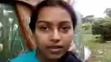 Desi babe kissing n boobs exposed