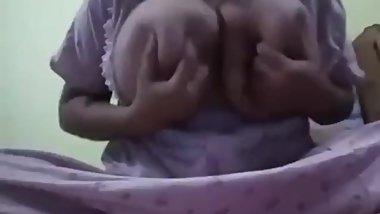 indian aunty pressing boobs massage