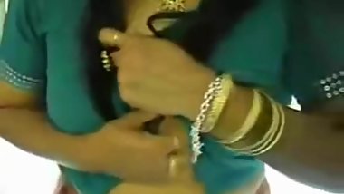 Aunty in Saree Playing