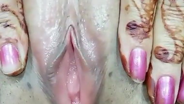 Indian newly married wife pussy played by hubby