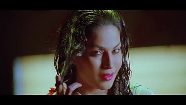 NAVEL - Veena Malik kissing