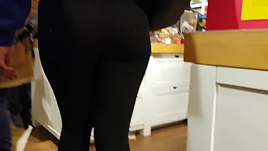 Candid Big round indian booty!! in leggings!!