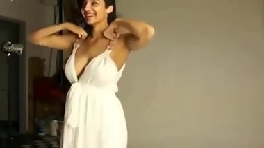 sexy-desi-model-oops-nipples-moment.mp4