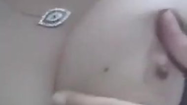 Indian paki girlfriend showing her cutie boobies in cam for
