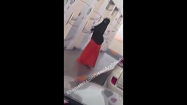 Arab UAE mom showing off her ass to the driver Hijabi Niqab