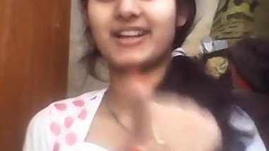 Young Indian shows her tits