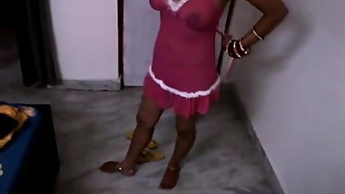 BHABHI CHANGING IN FRONT OF DEVAR