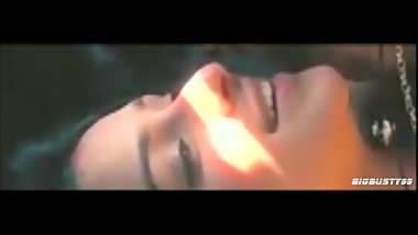 Parineeti Chopra Hot Sex in Train with Aaj Phir Tumpe Karoake Song